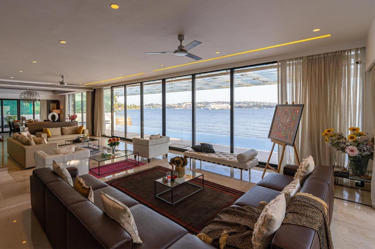 Oceanic Sunsets With River View, Comp Breakfast & Infinity Pool At Stayvista Verem Buitenkant foto