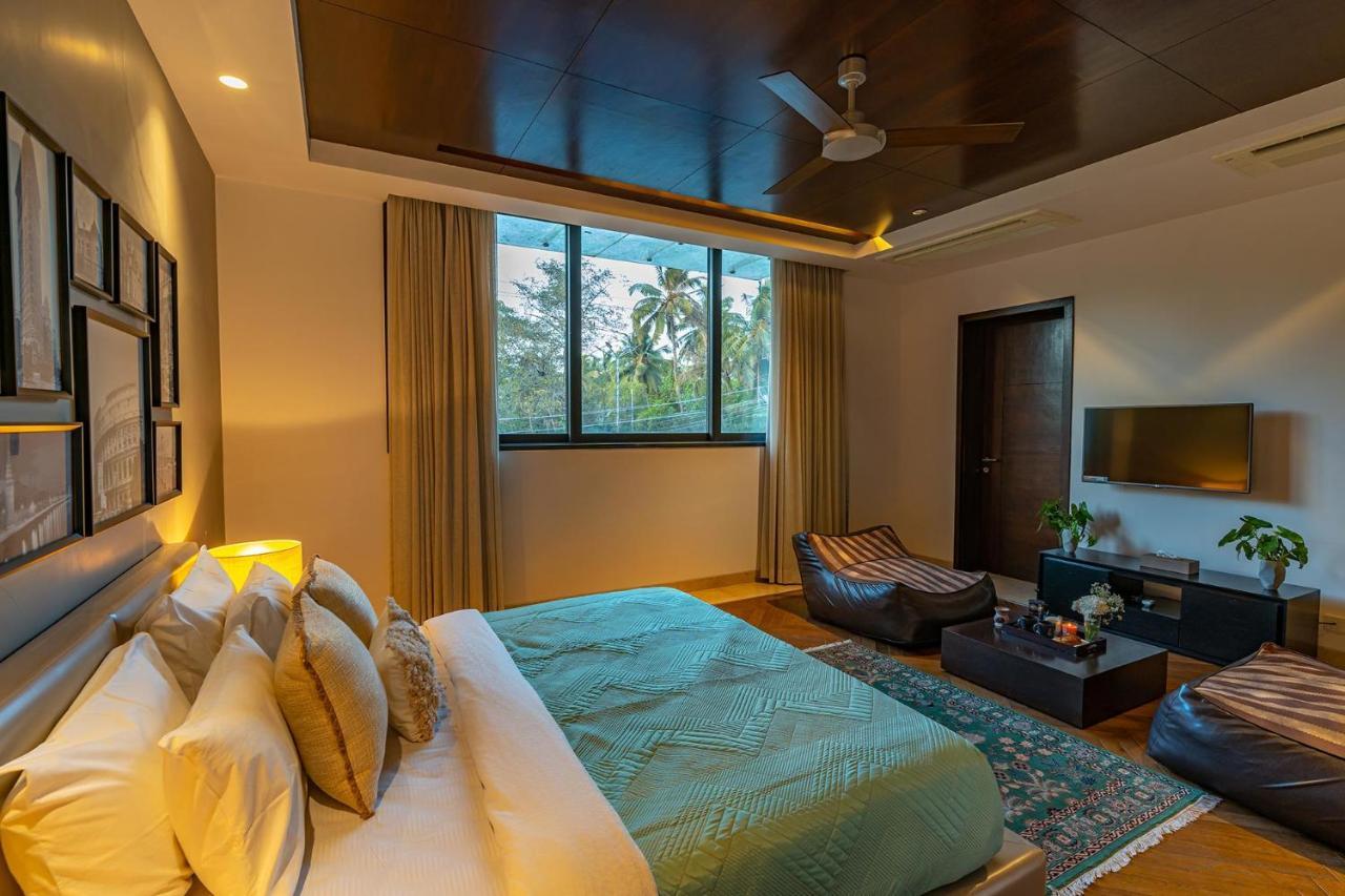Oceanic Sunsets With River View, Comp Breakfast & Infinity Pool At Stayvista Verem Buitenkant foto