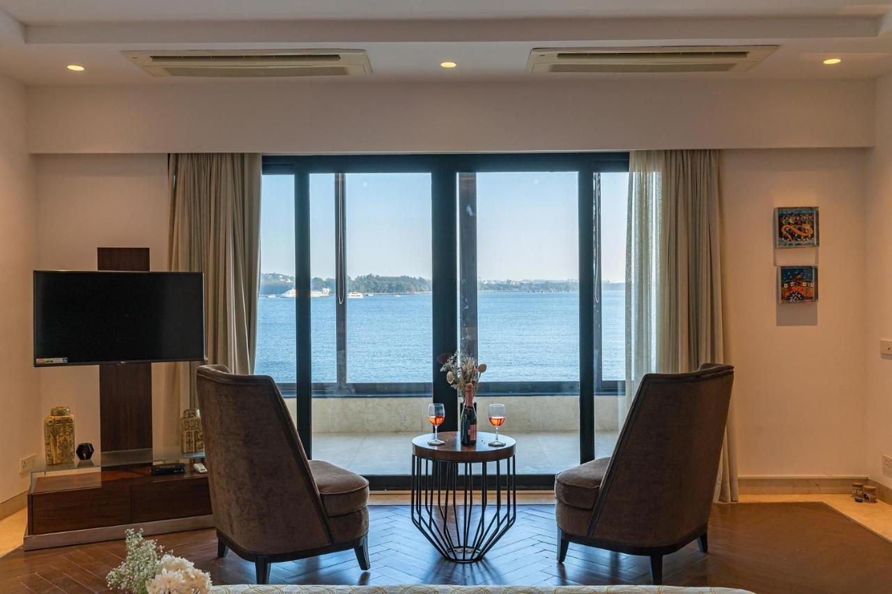 Oceanic Sunsets With River View, Comp Breakfast & Infinity Pool At Stayvista Verem Buitenkant foto