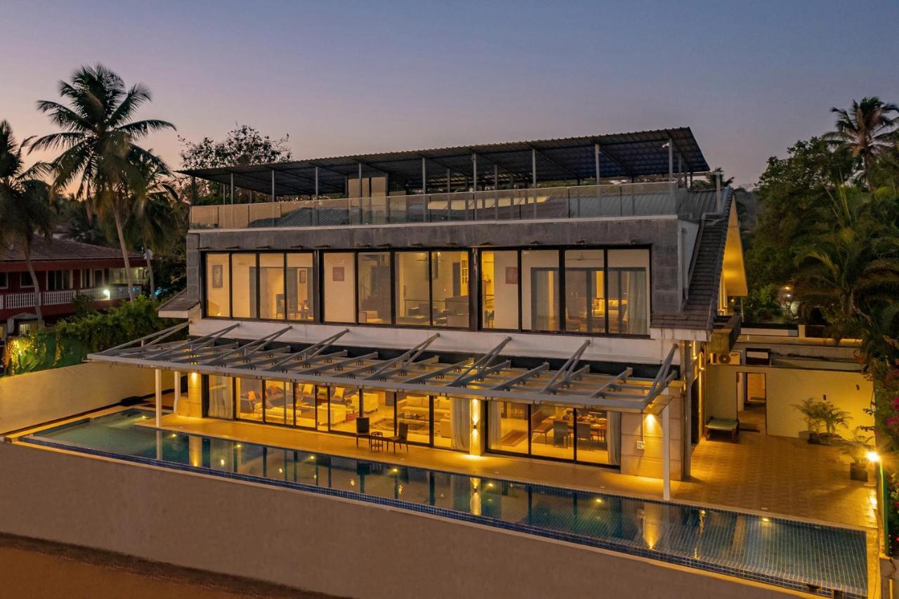 Oceanic Sunsets With River View, Comp Breakfast & Infinity Pool At Stayvista Verem Buitenkant foto